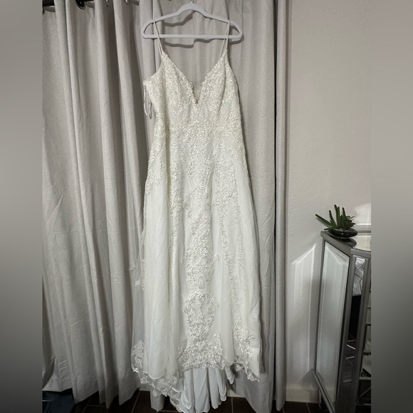 NWT DB  Oleg Cassini wedding dress- 16w- not altered- soft white w/pockets - Picture 1 of 8